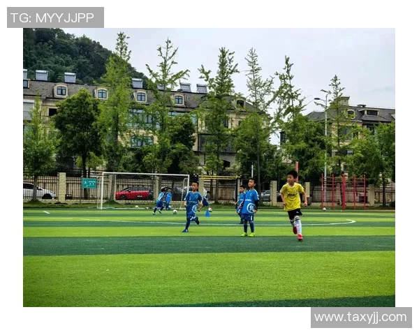 足球抻拉技巧解析与实战应用提升你的球场表现与团队配合能力